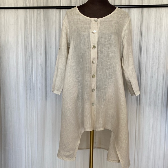 AM basics Tops - AM Basics 100% linen, beige, lagenlook, asymmetric, button down, tunic!  Large